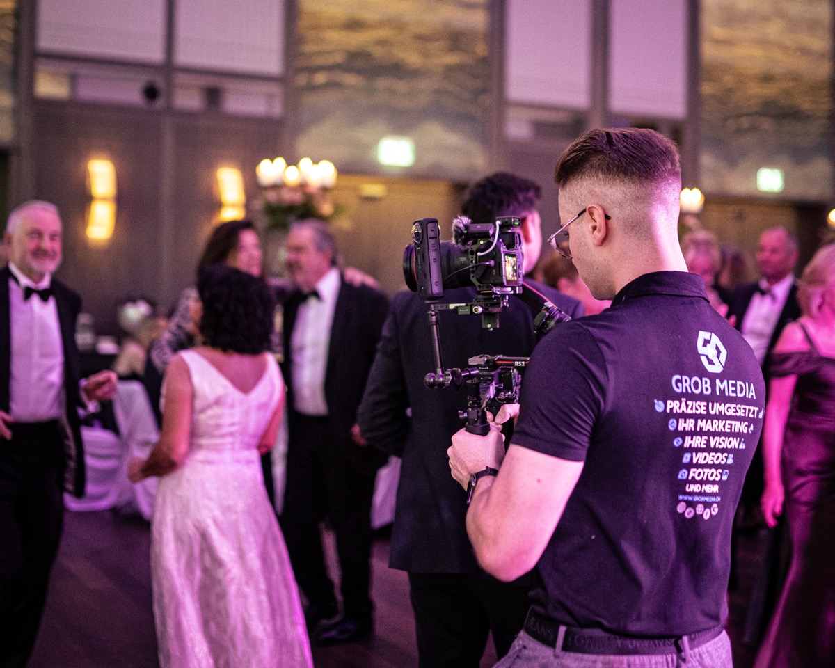 Jeremy Grob filmt ein Event mit GrobMedia Branding